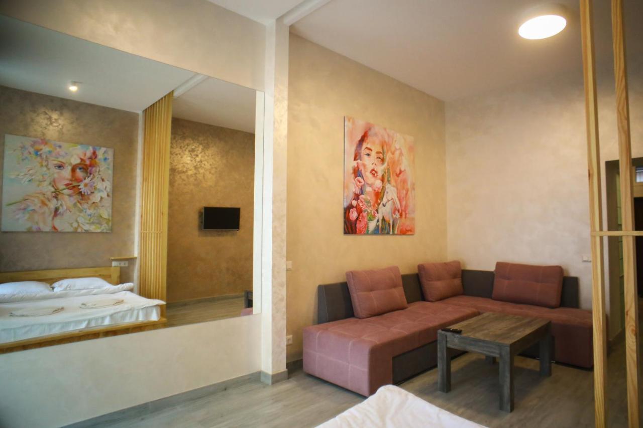 Leogrand Apartment On Drohobycha 4 Lviv Eksteriør billede